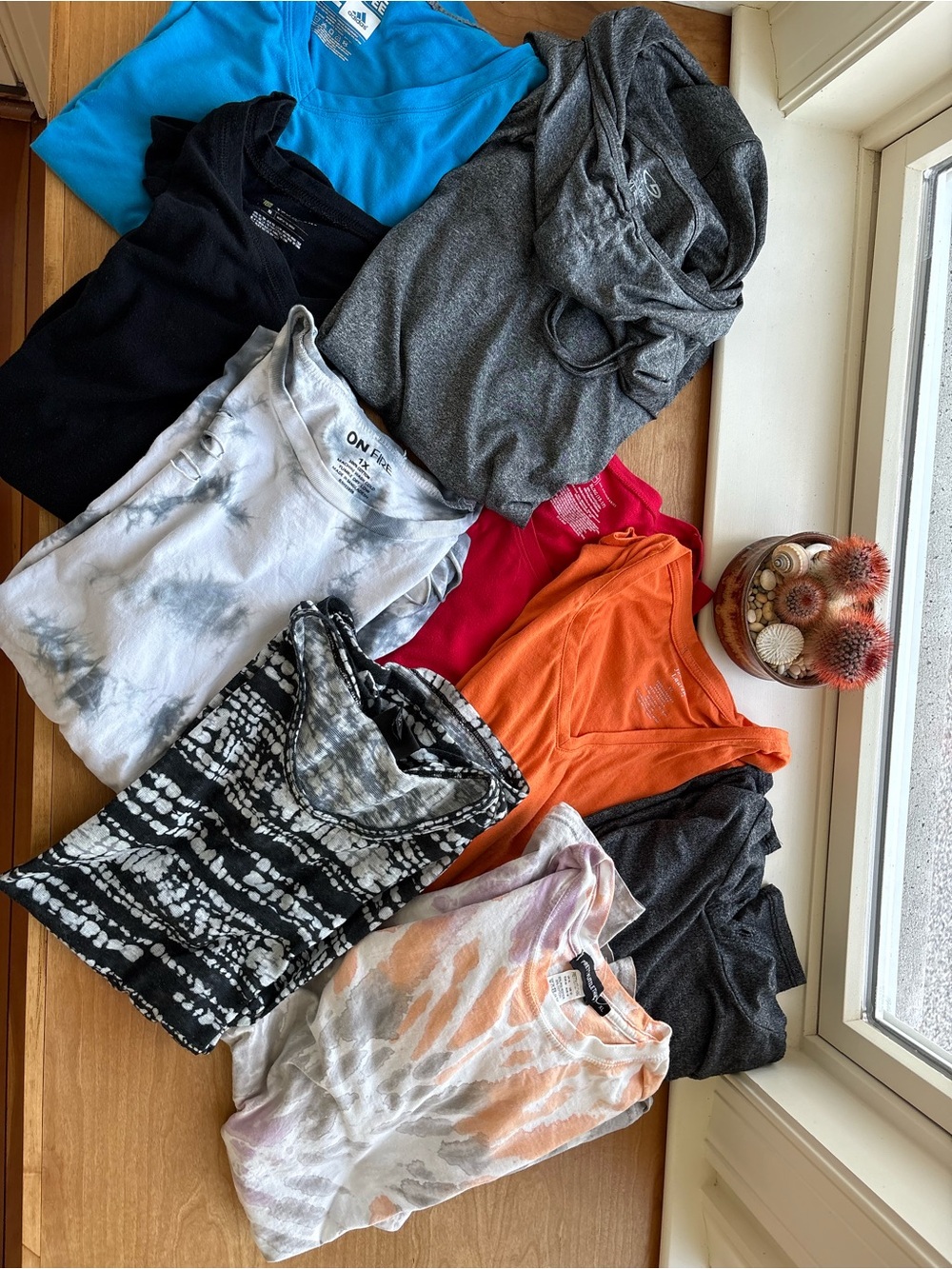 Lot XL Short Sleeve Tees and 2 LightHoodies - Tie Dye, Black, Gray, Blue, Orange - Picture 3 of 16